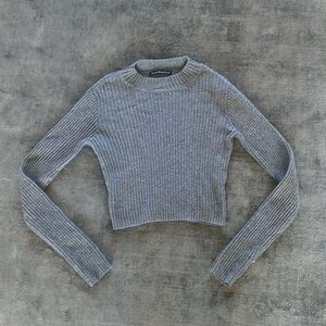 Brandy Melville Cropped sweater